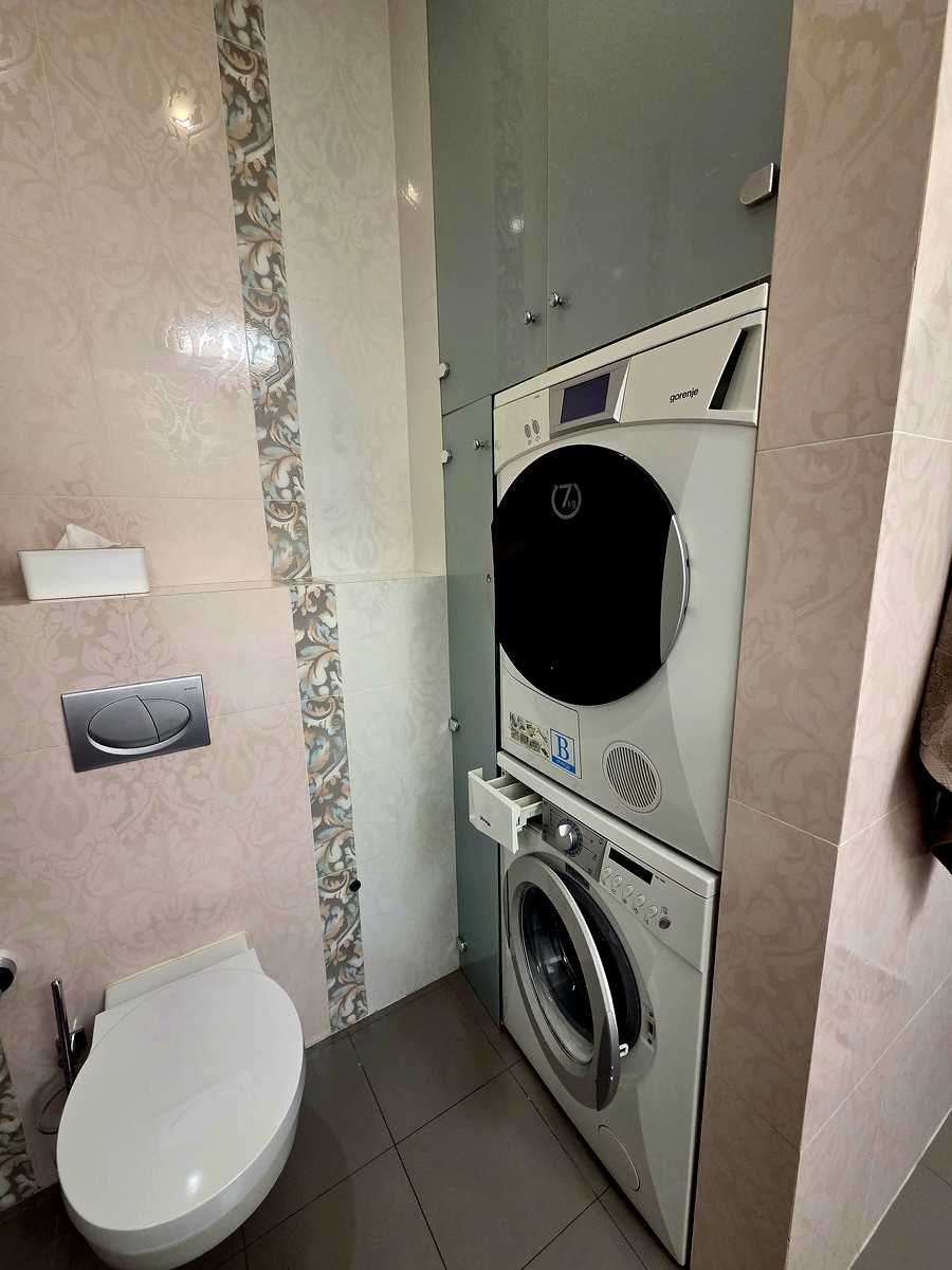 1876480573320574