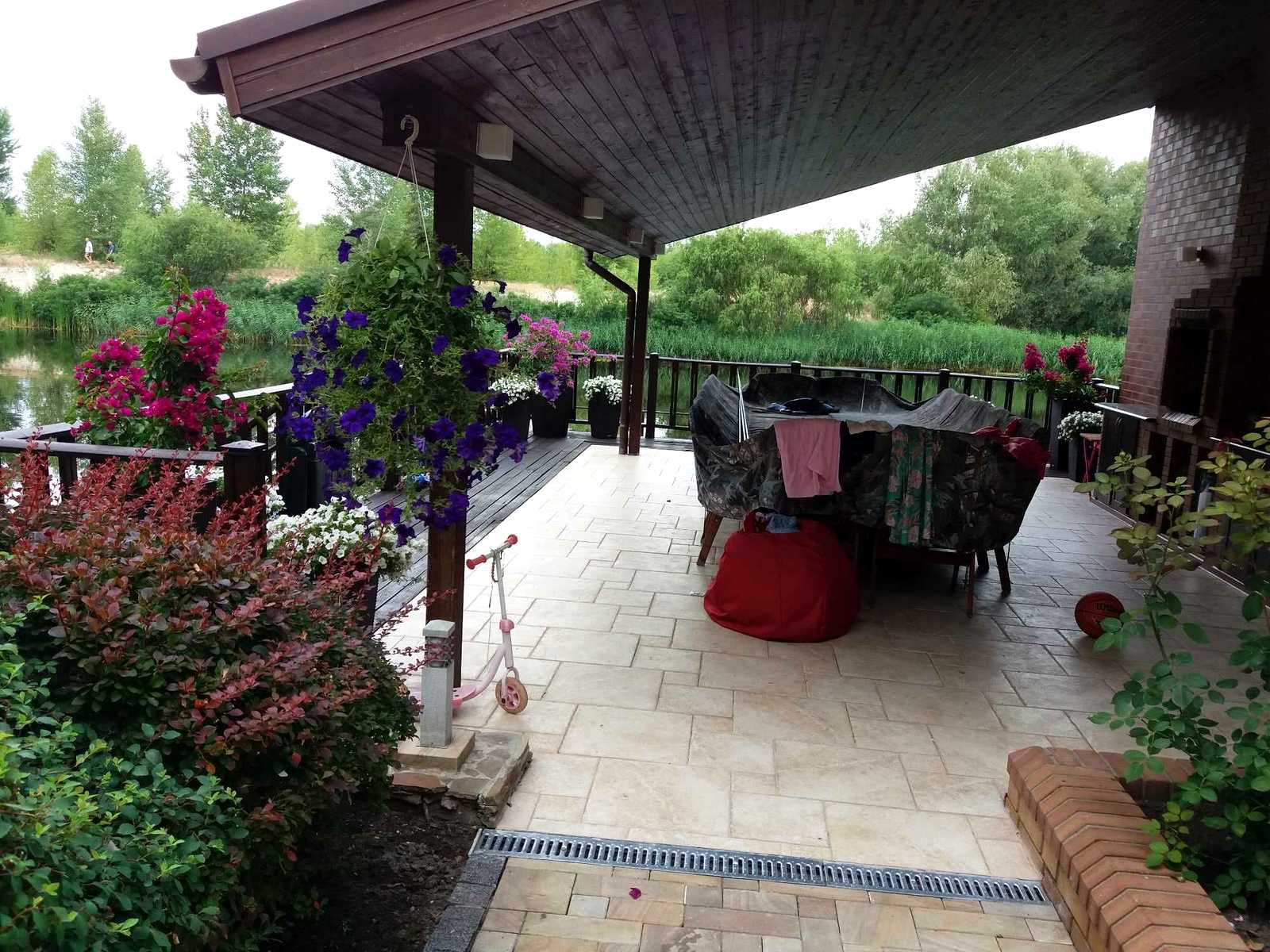 1876483506947596