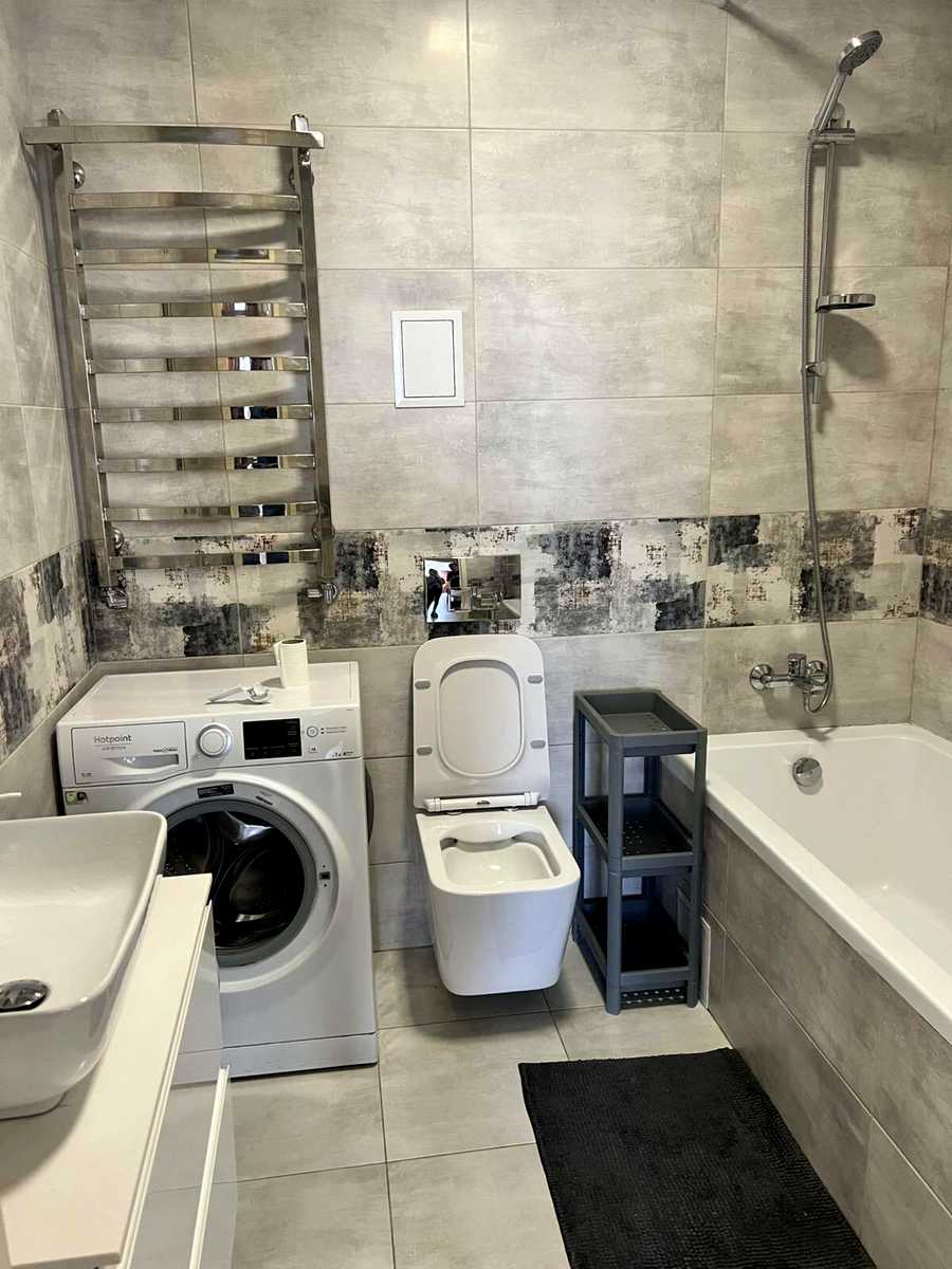 1876486893838040