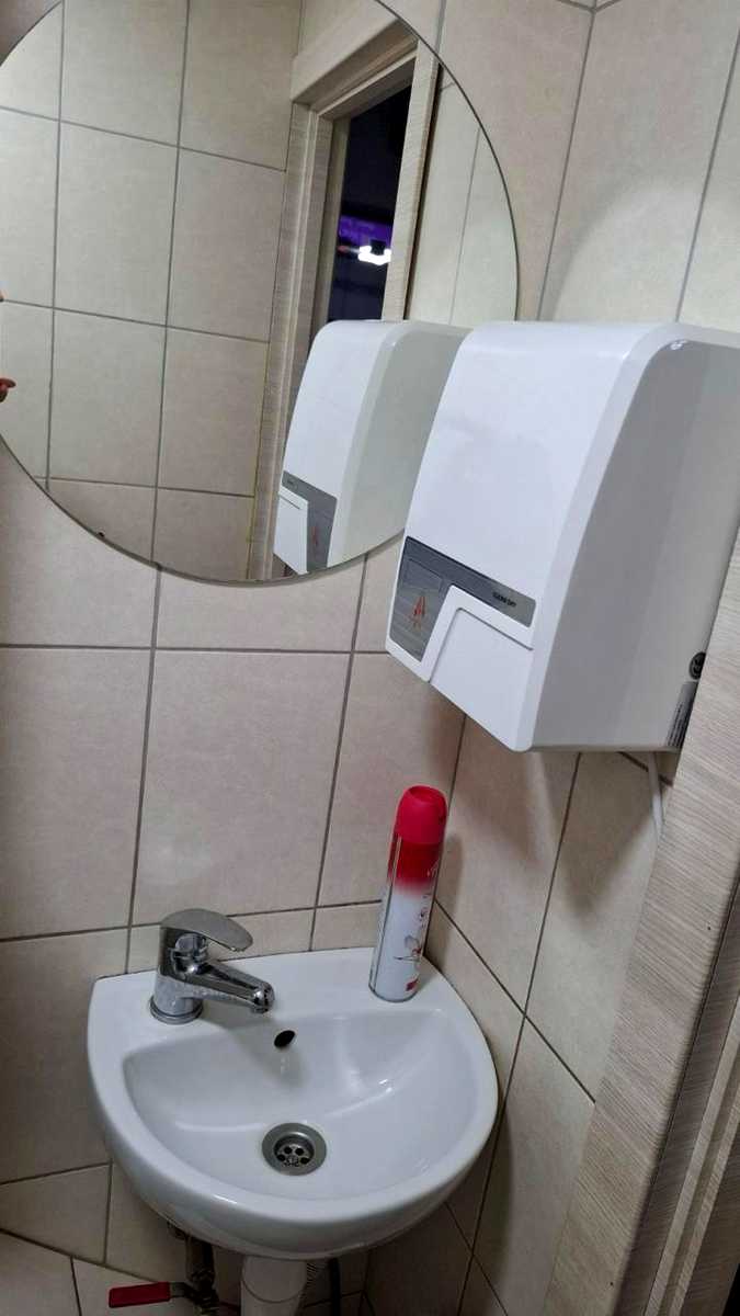 1876489863023100