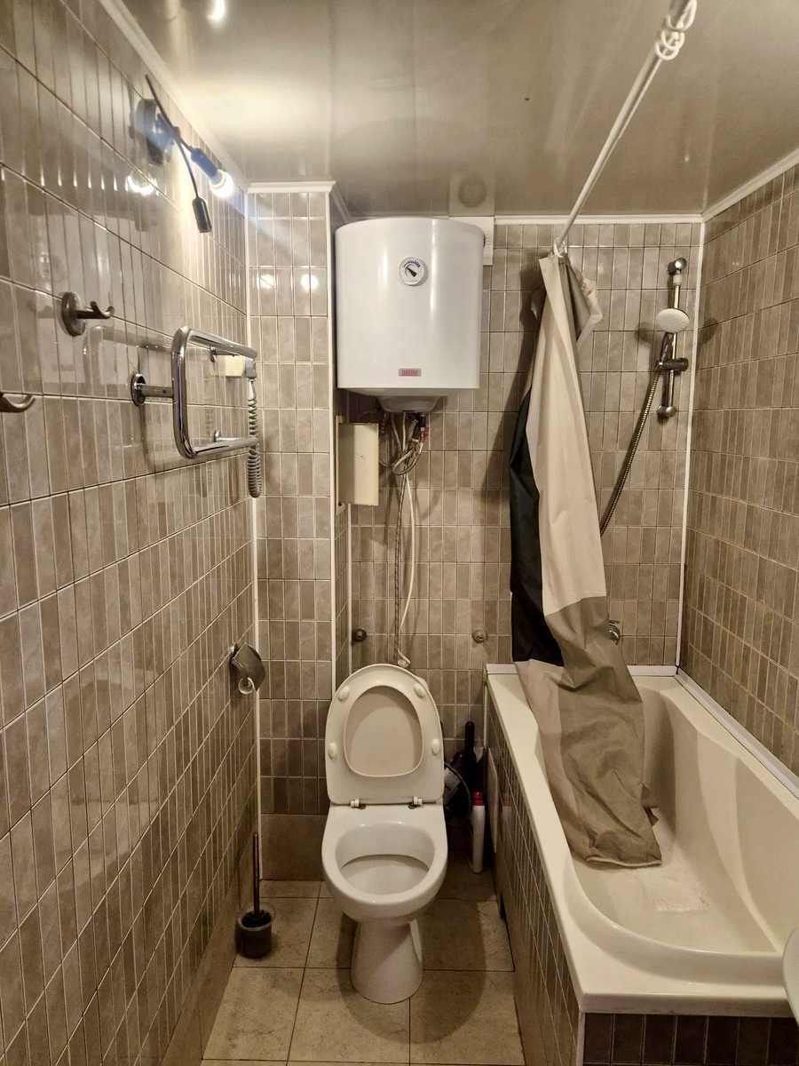1876490075374385