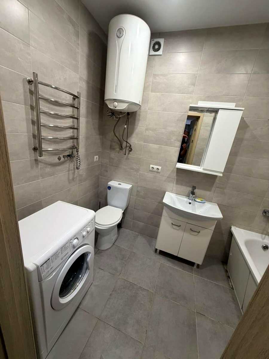 1876490279129444