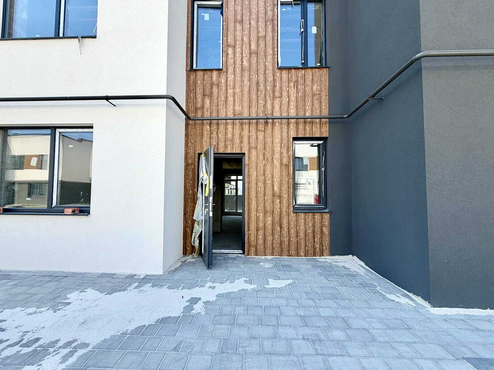 1876493054674111