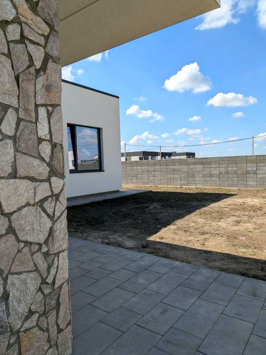 1876496377785475