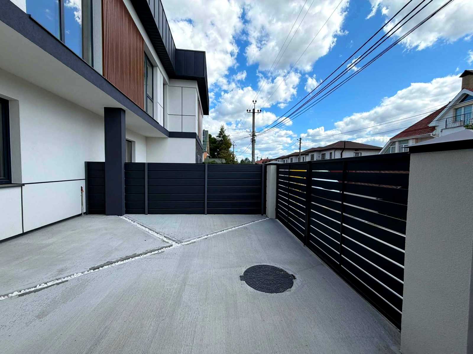 1876499607987079