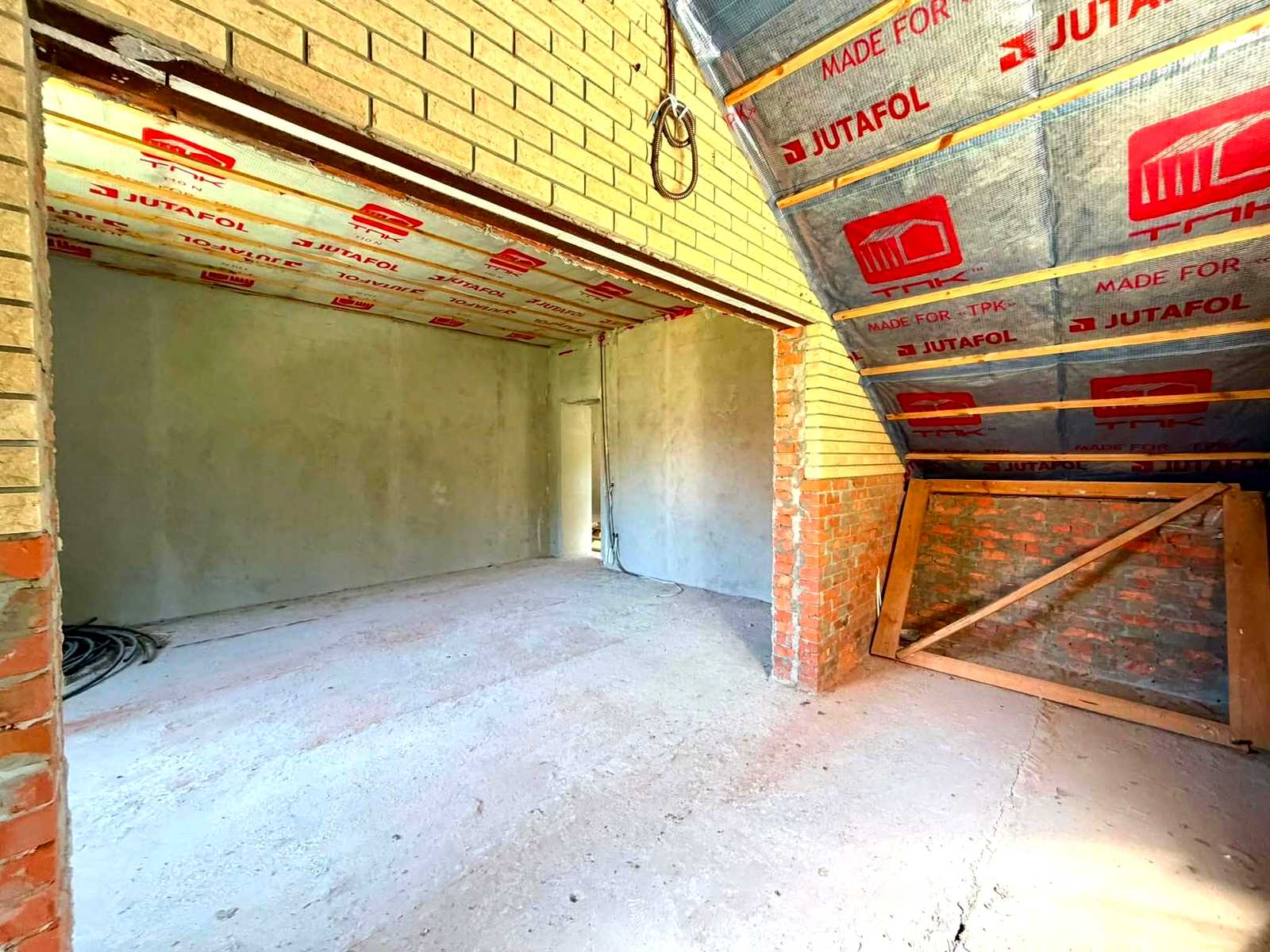 1876510703111247