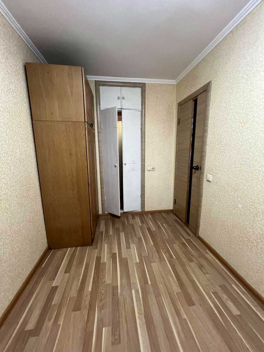 1876558771694351