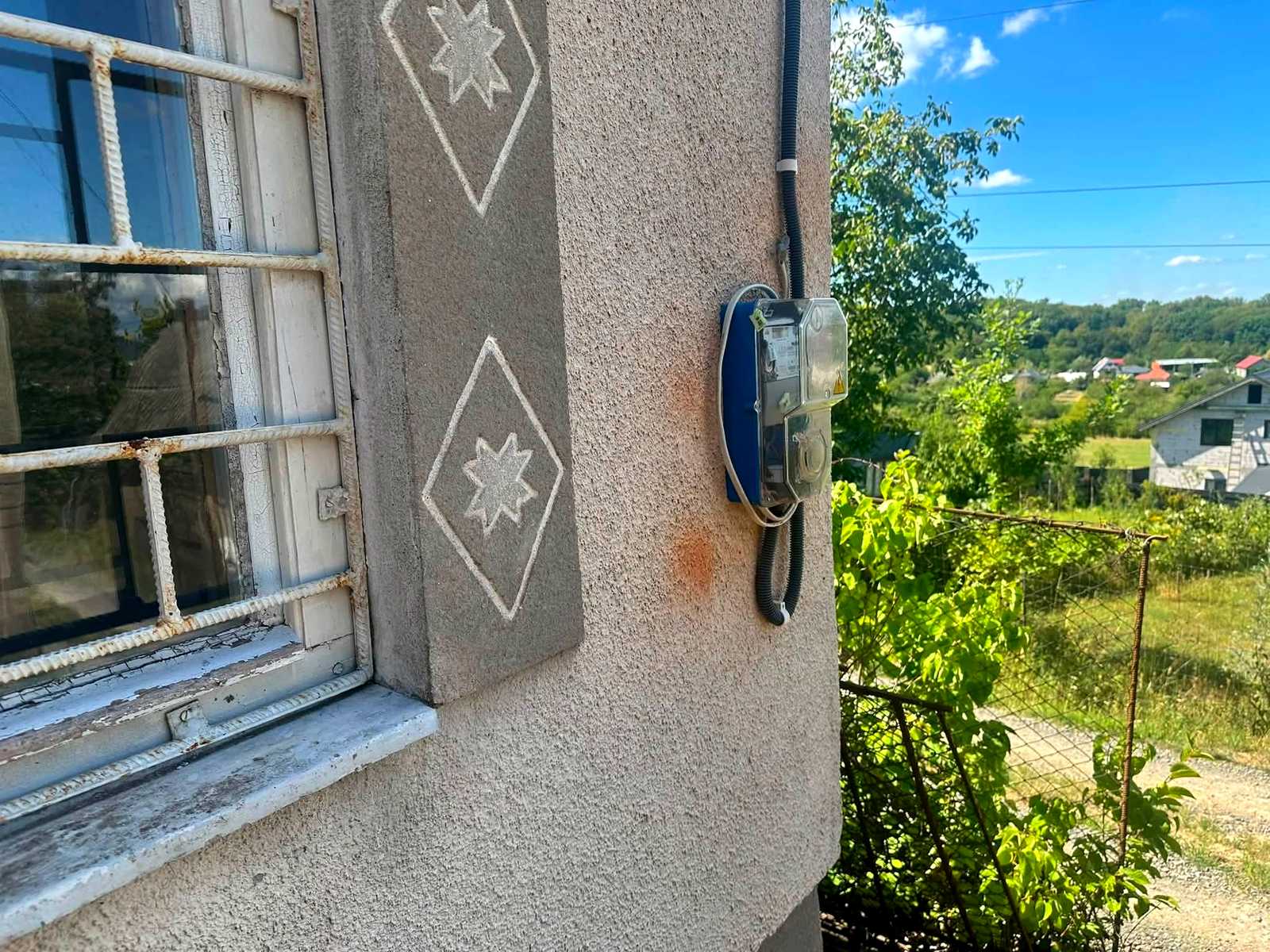 1876563683594929