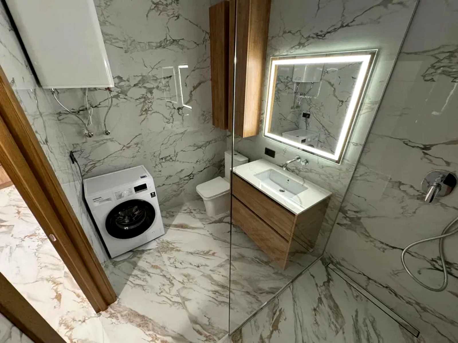 1876565331519716