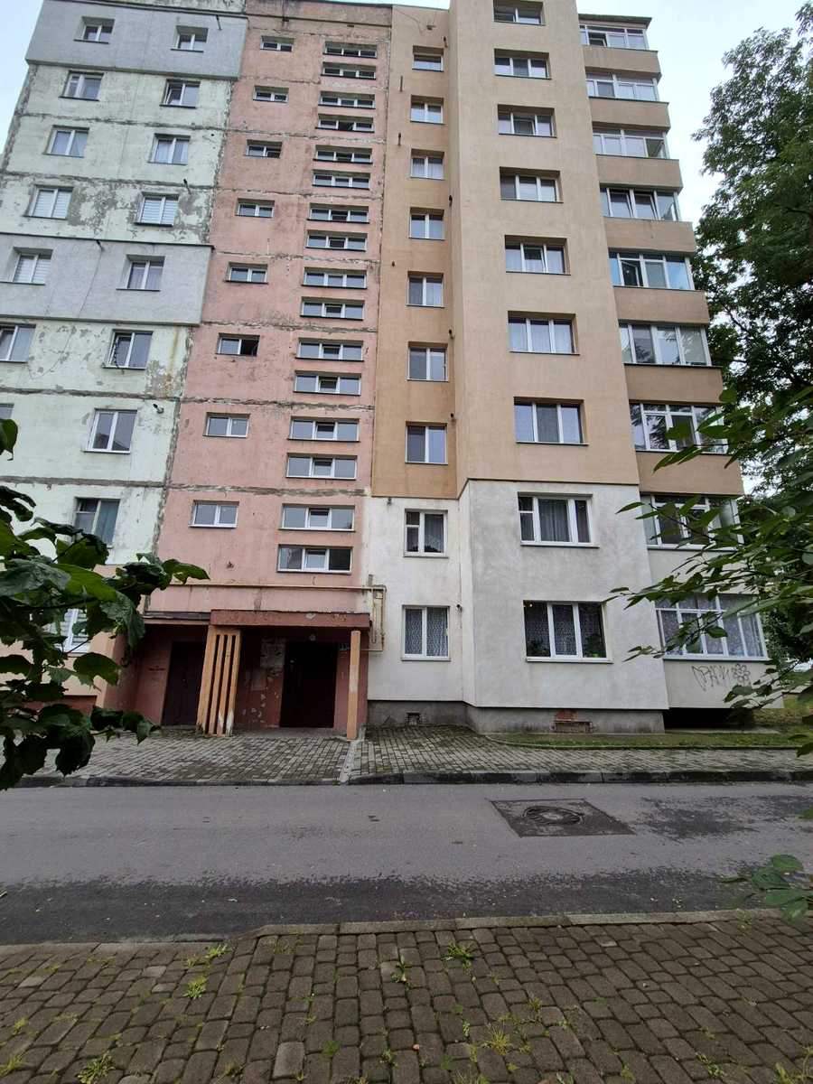 1876567095211903
