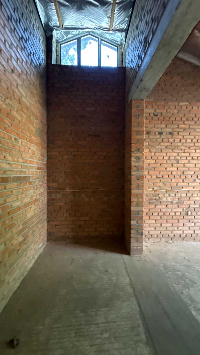 1876569210122208