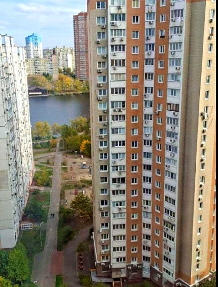 1876569656693878