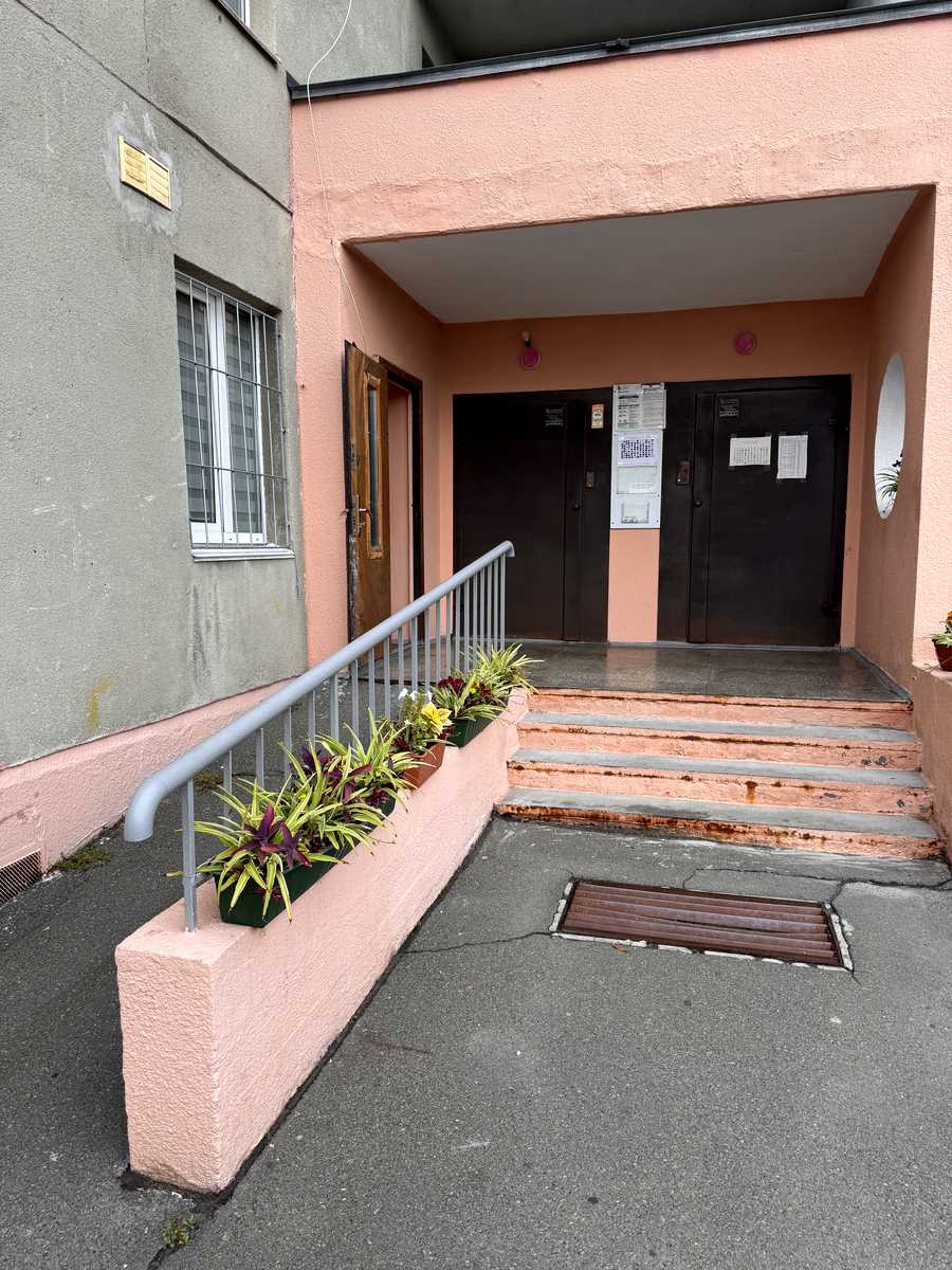 1876569679836360