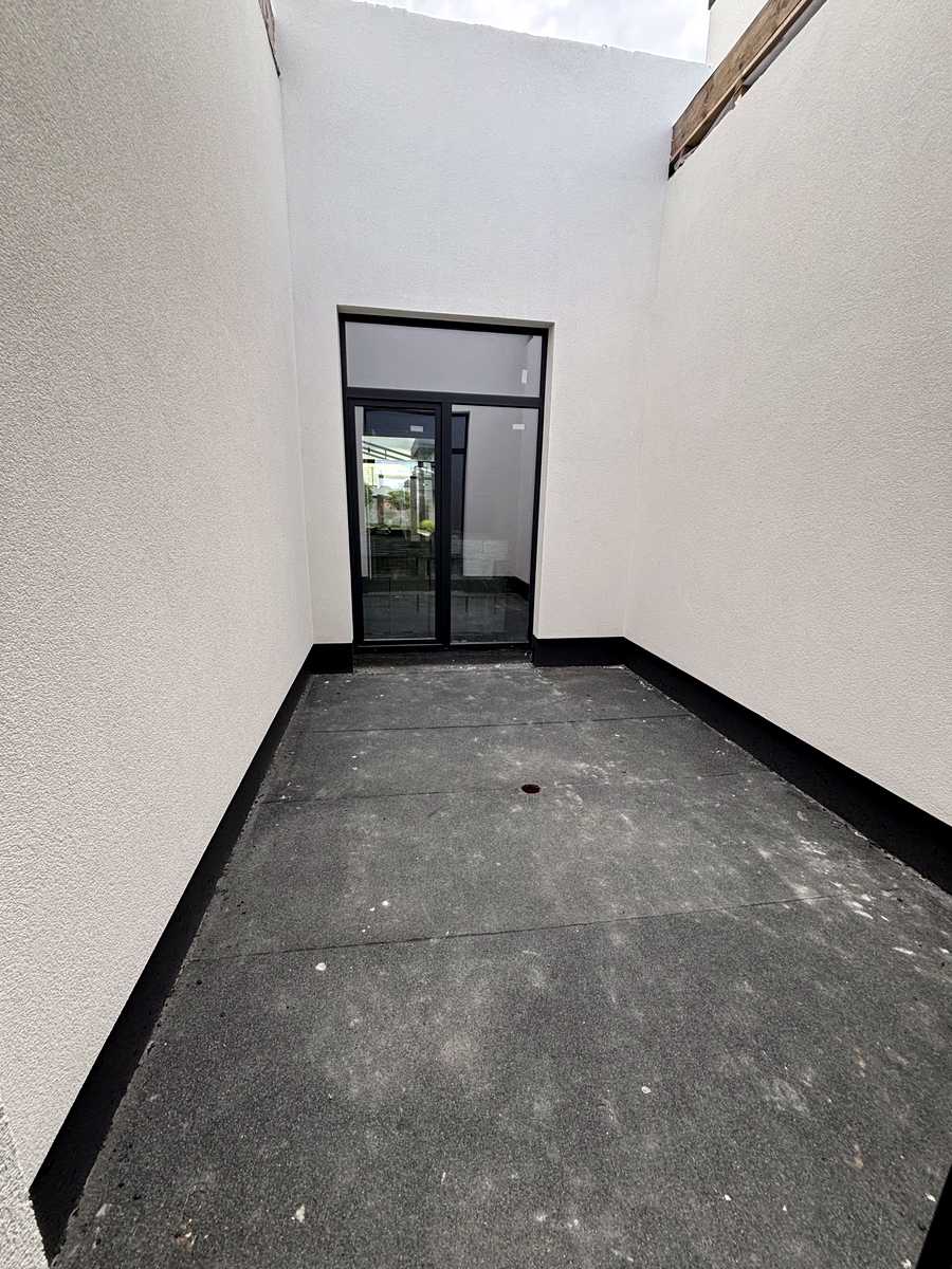 1876570222262885