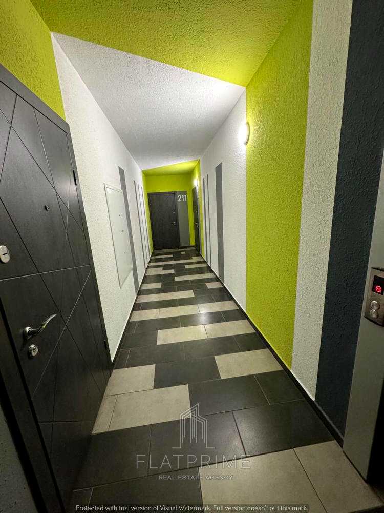 1876570558048438