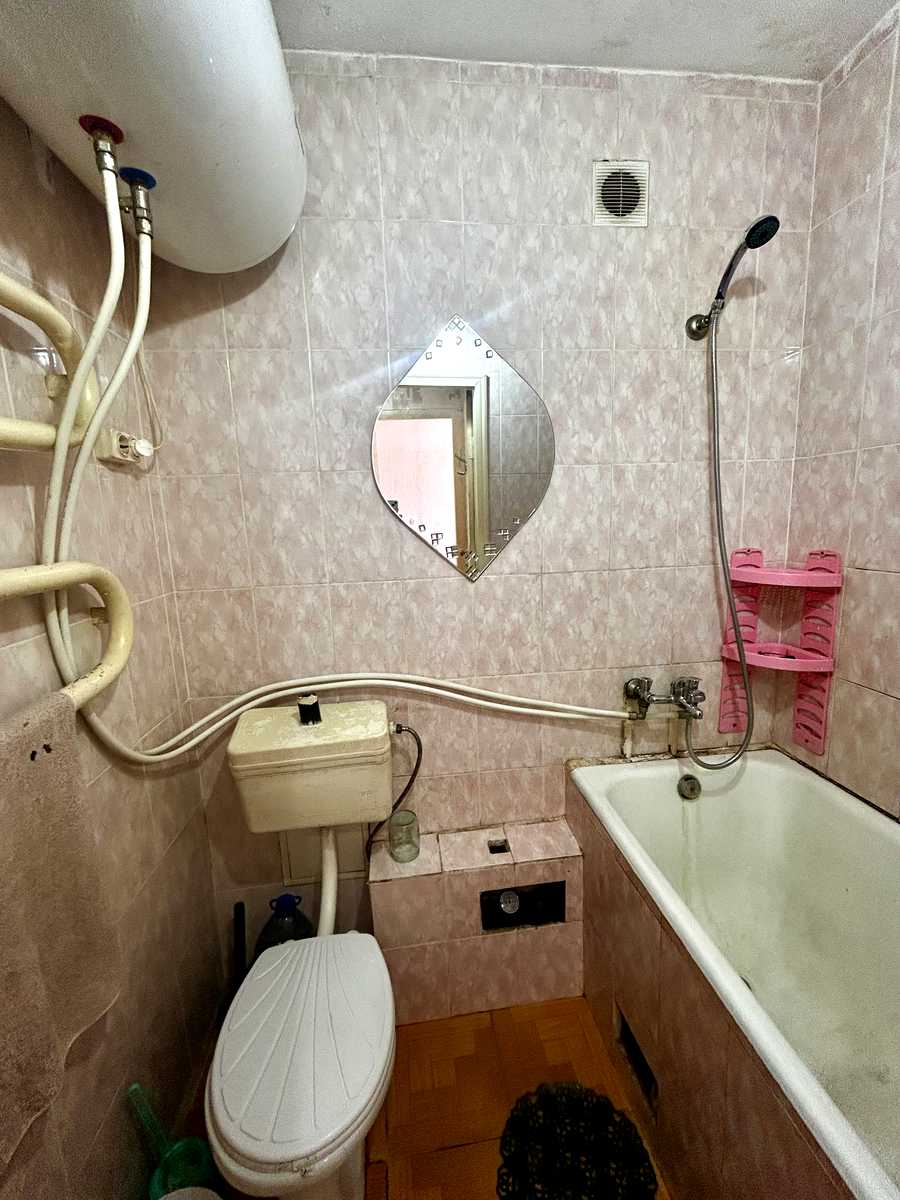 1876570856305530