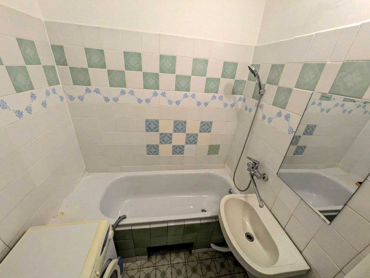 1876576578667406