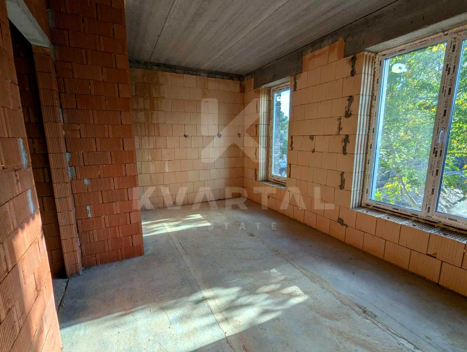 1876576858323837