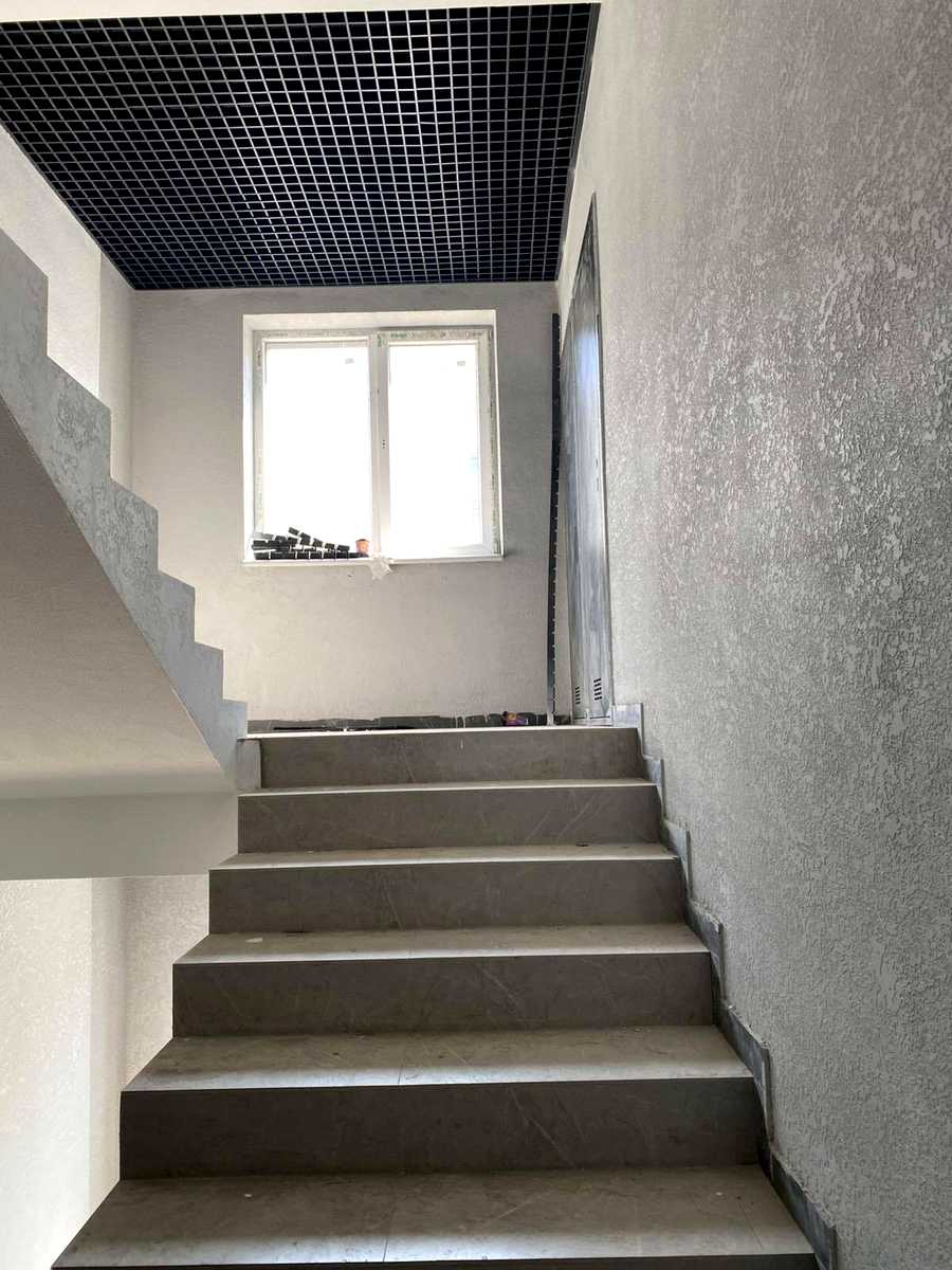 1876578112550002