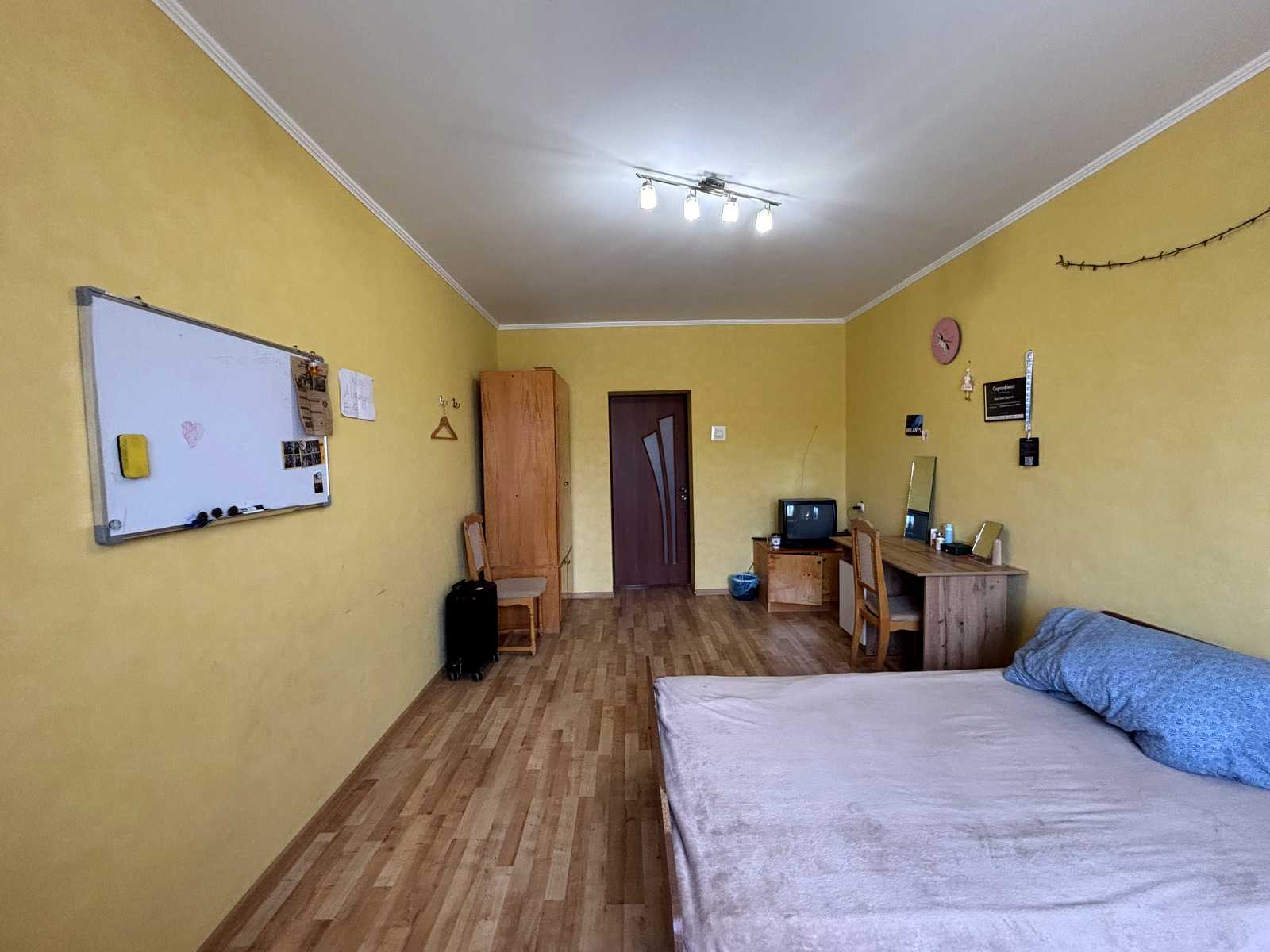 1876578354108944