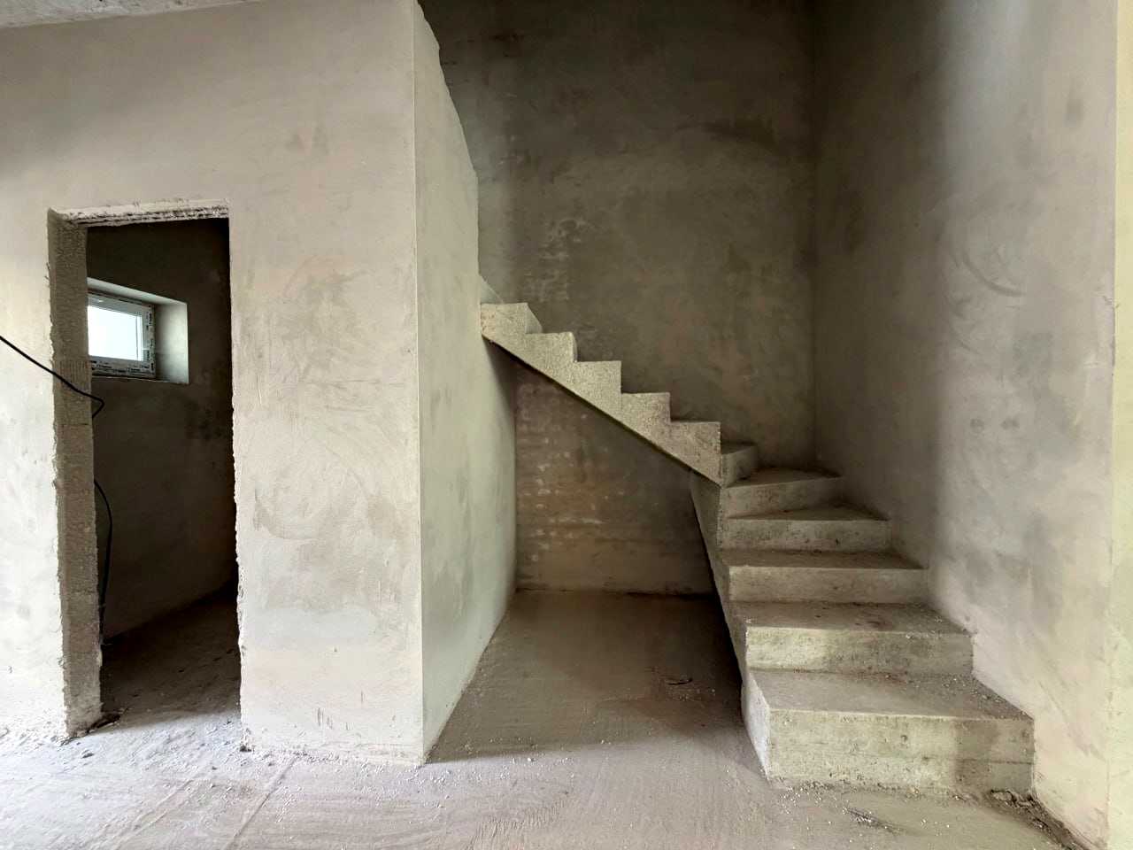 1876580668018323