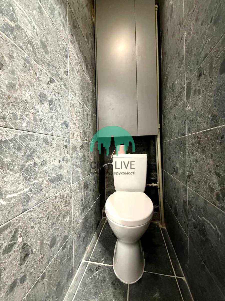 1876582228102049