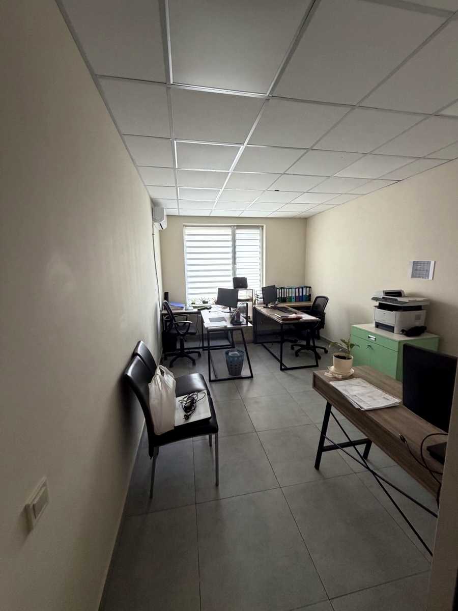 1876583176854376