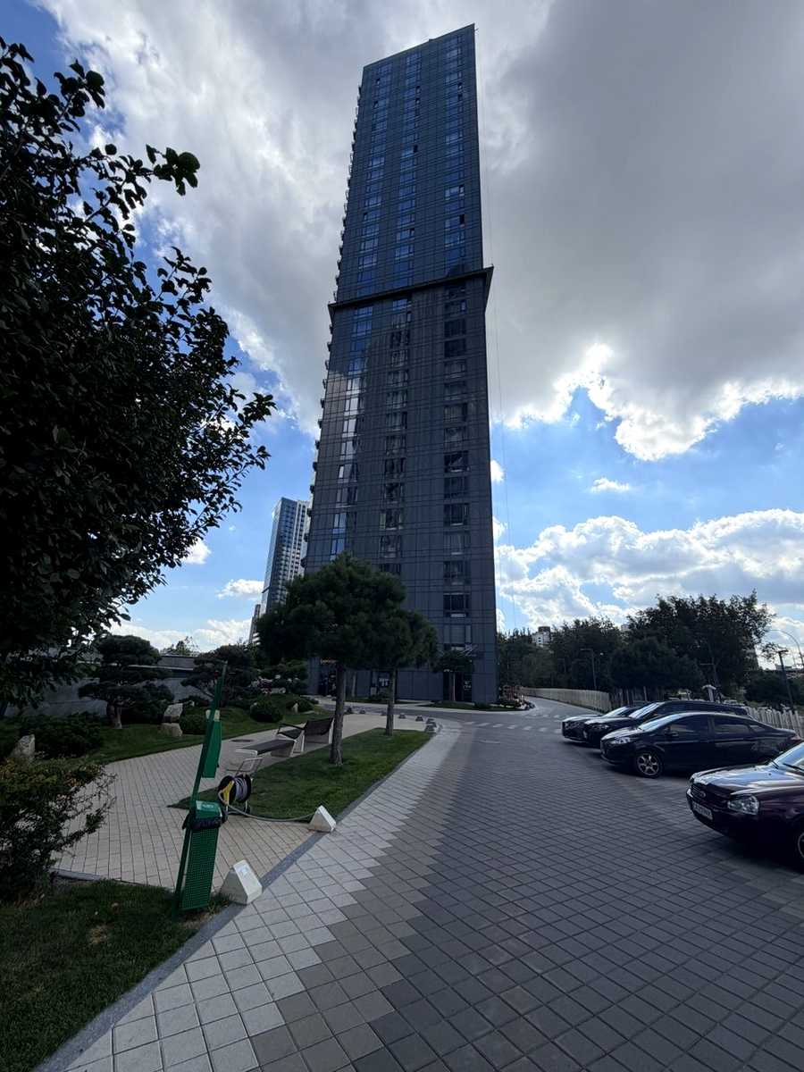 1876583199757443