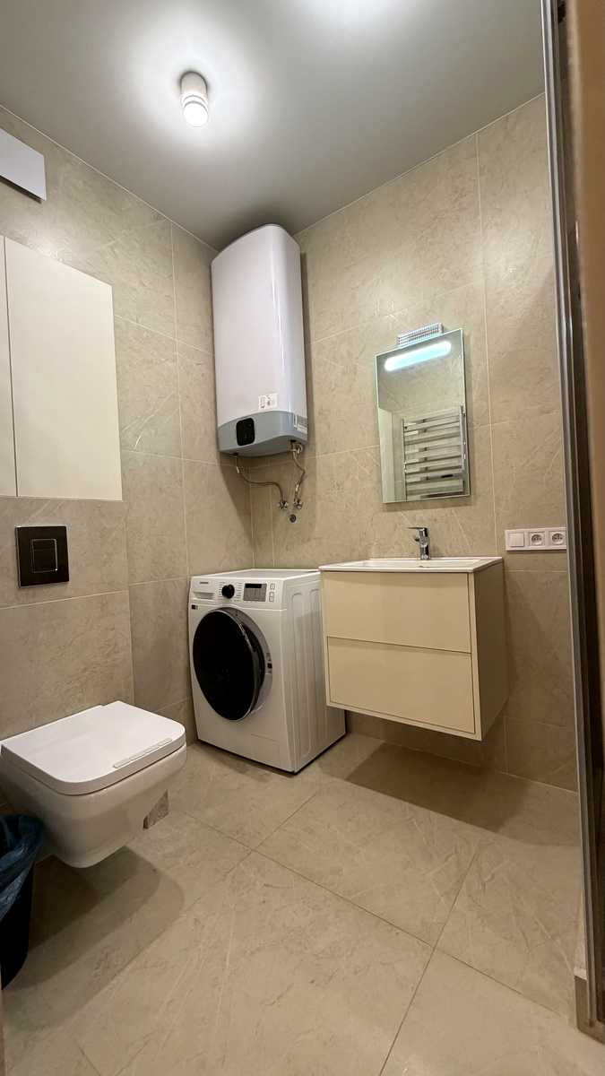1876585666036806