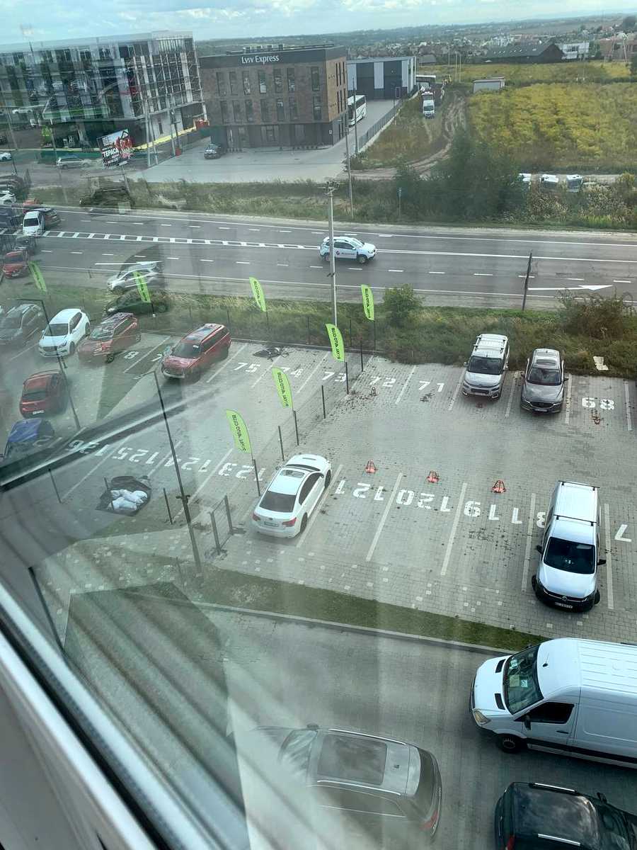 1876599652173888
