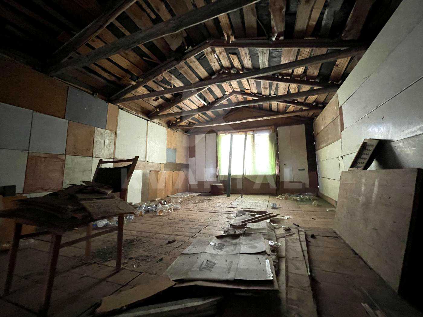 1876605244185593