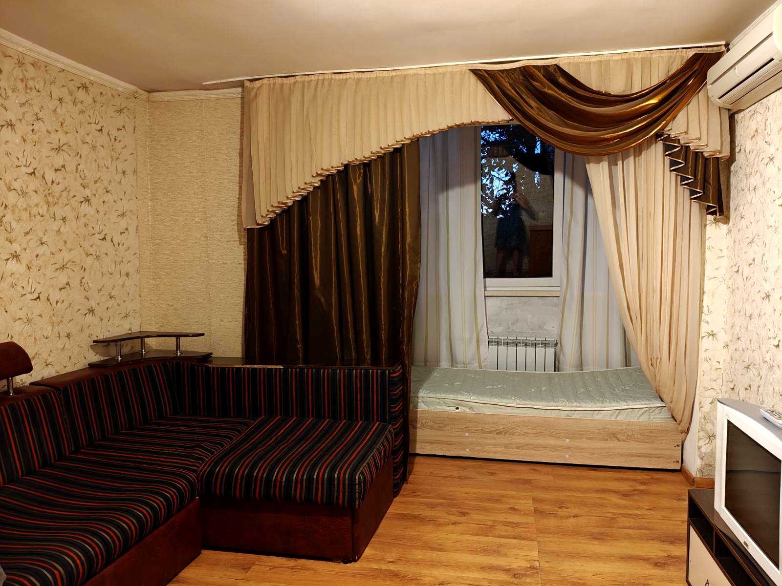1876612246990232