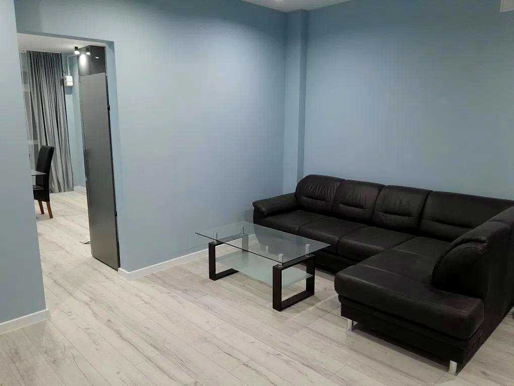 1876649576851605