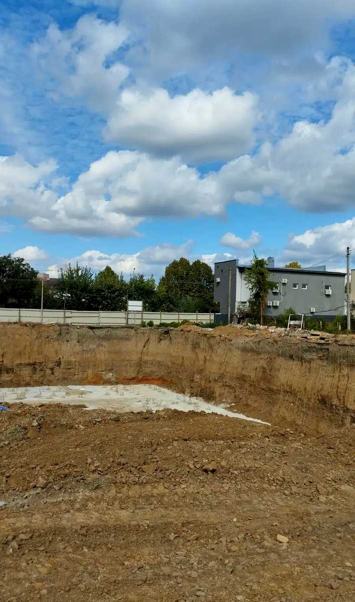 1876658137650833