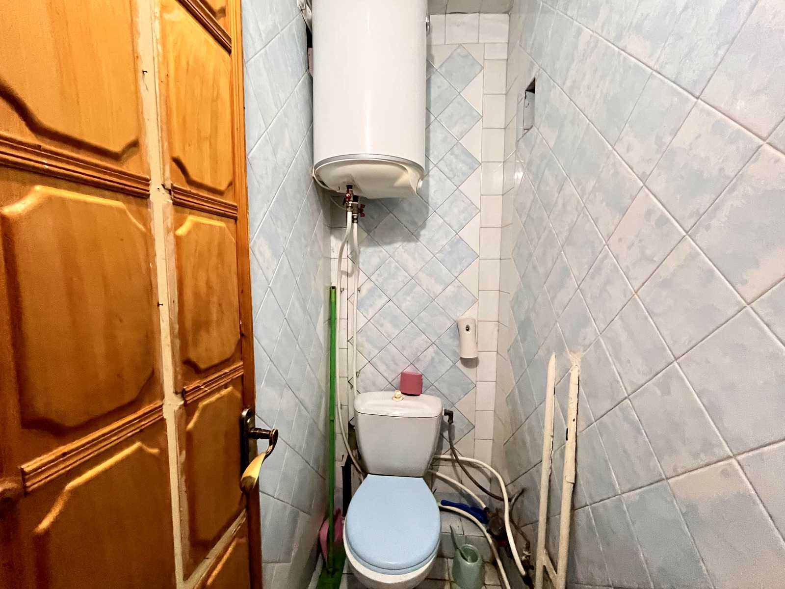 1876671584270915