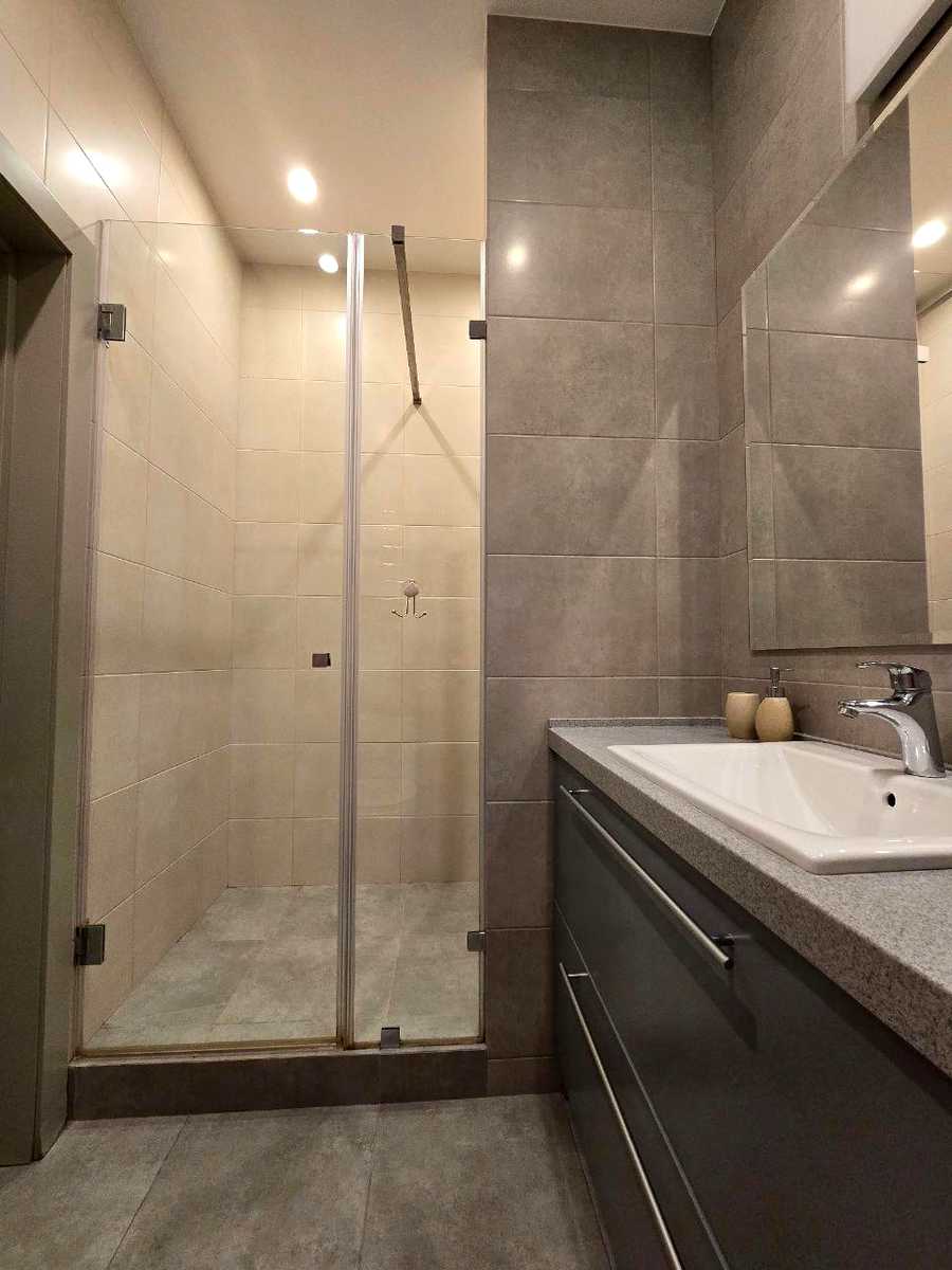 1876672050960739