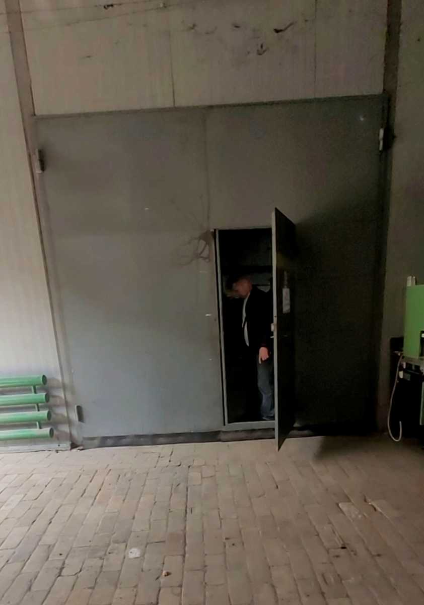 1876673334975857