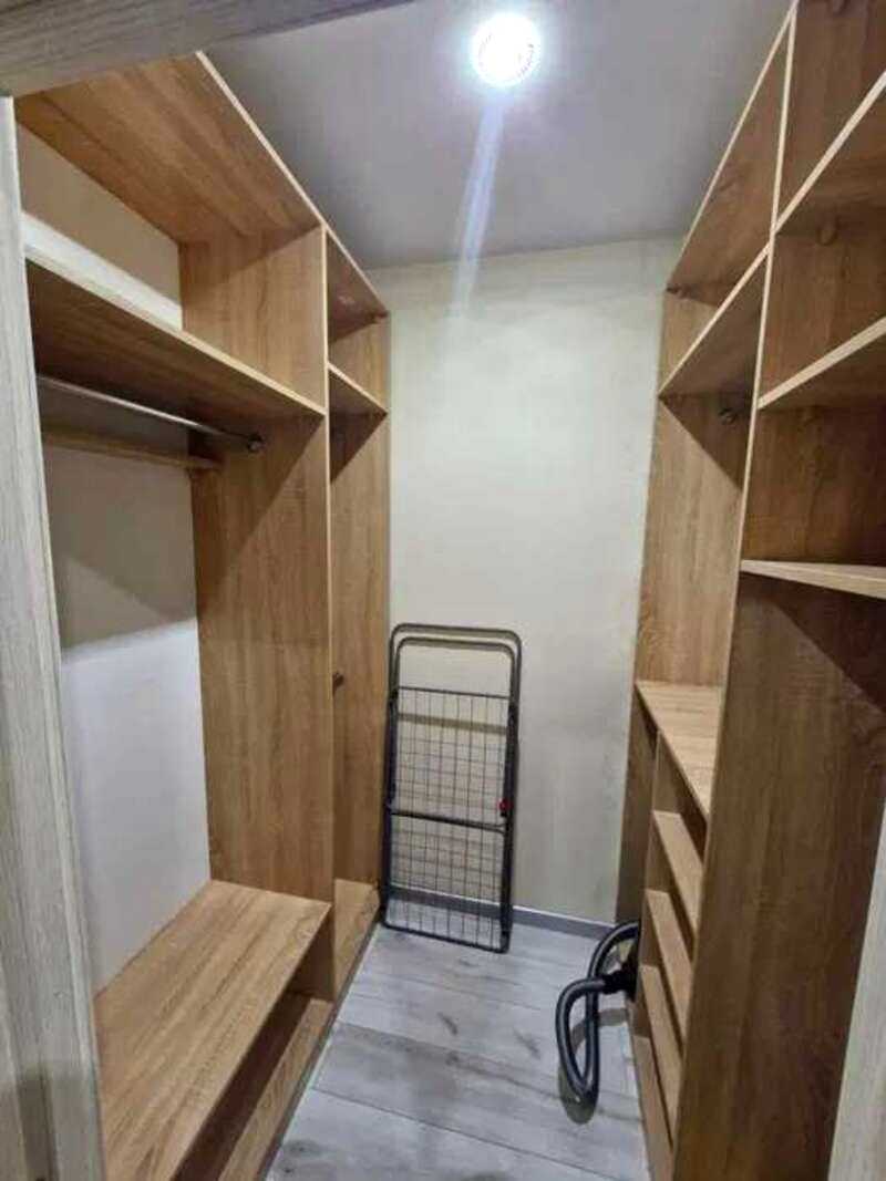1876676451754295