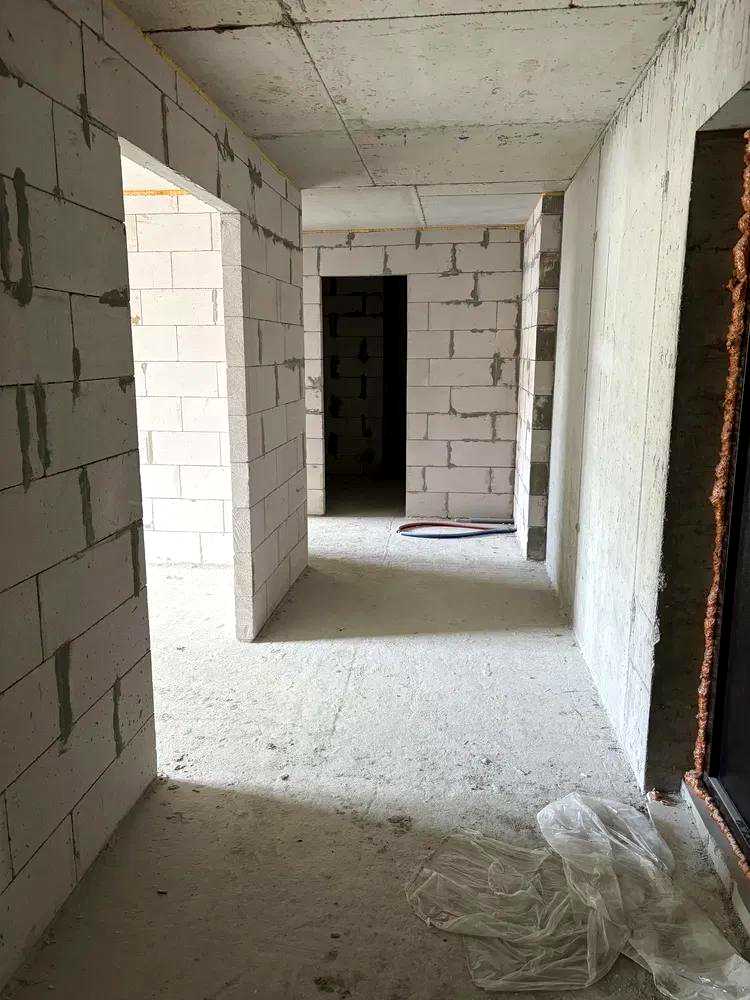1876676528785938