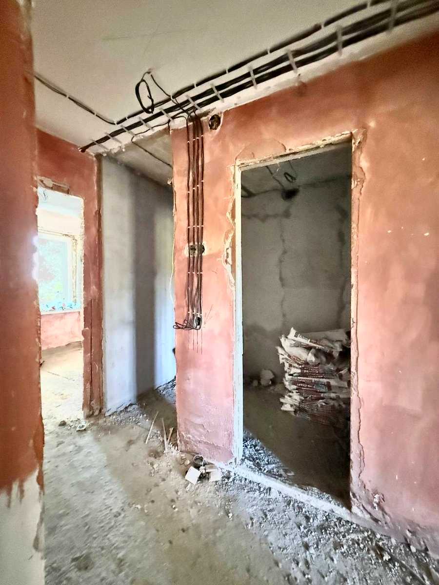 1876685843770918