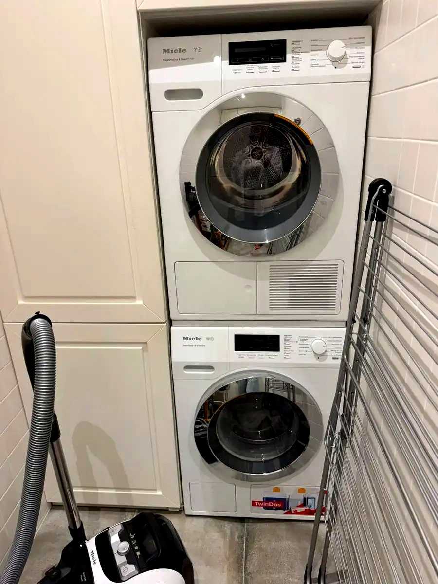 1876691853309894
