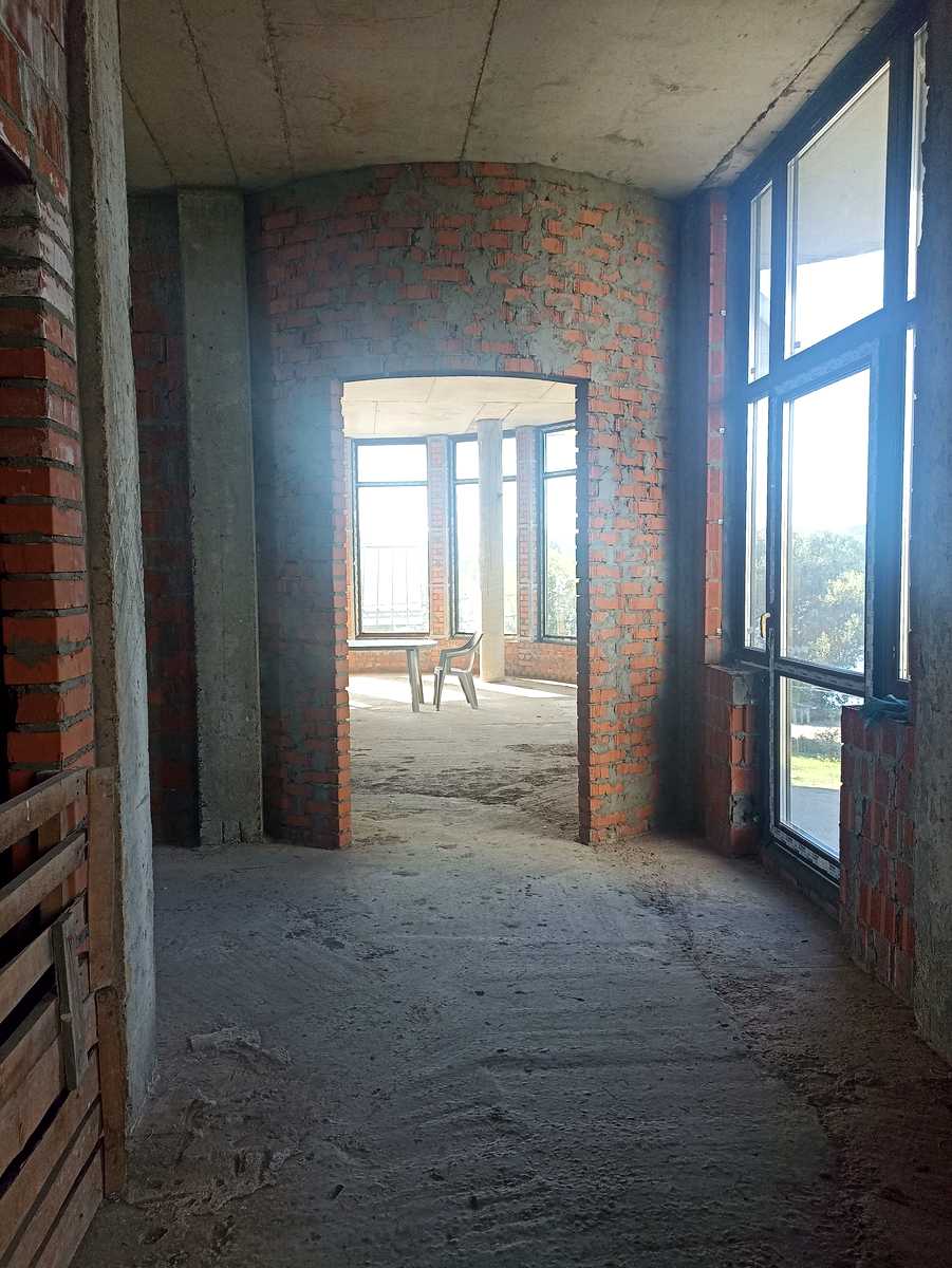 1876703405600772