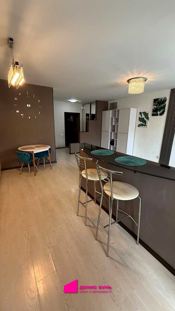 1876710980868977