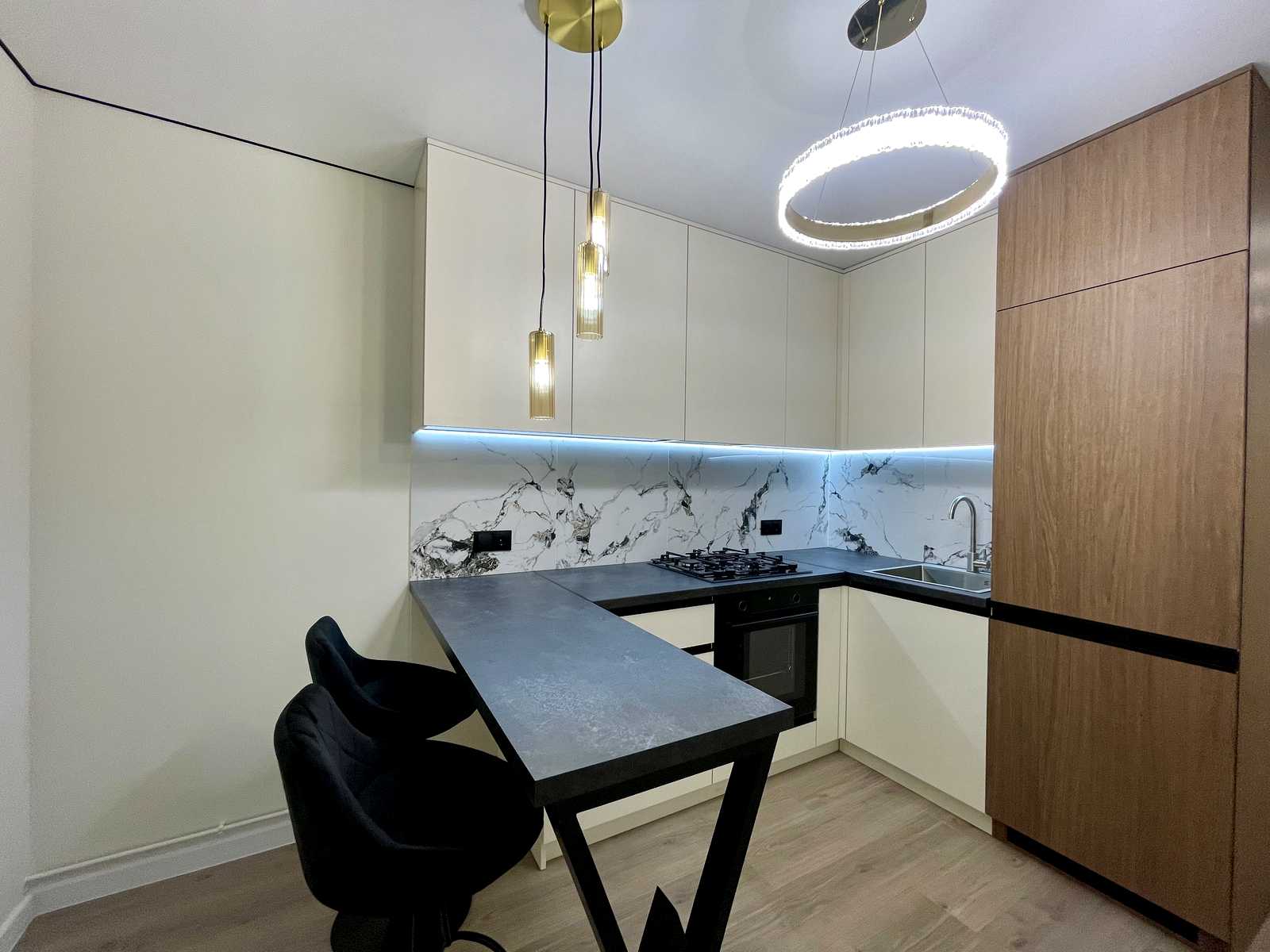 1876742811259546