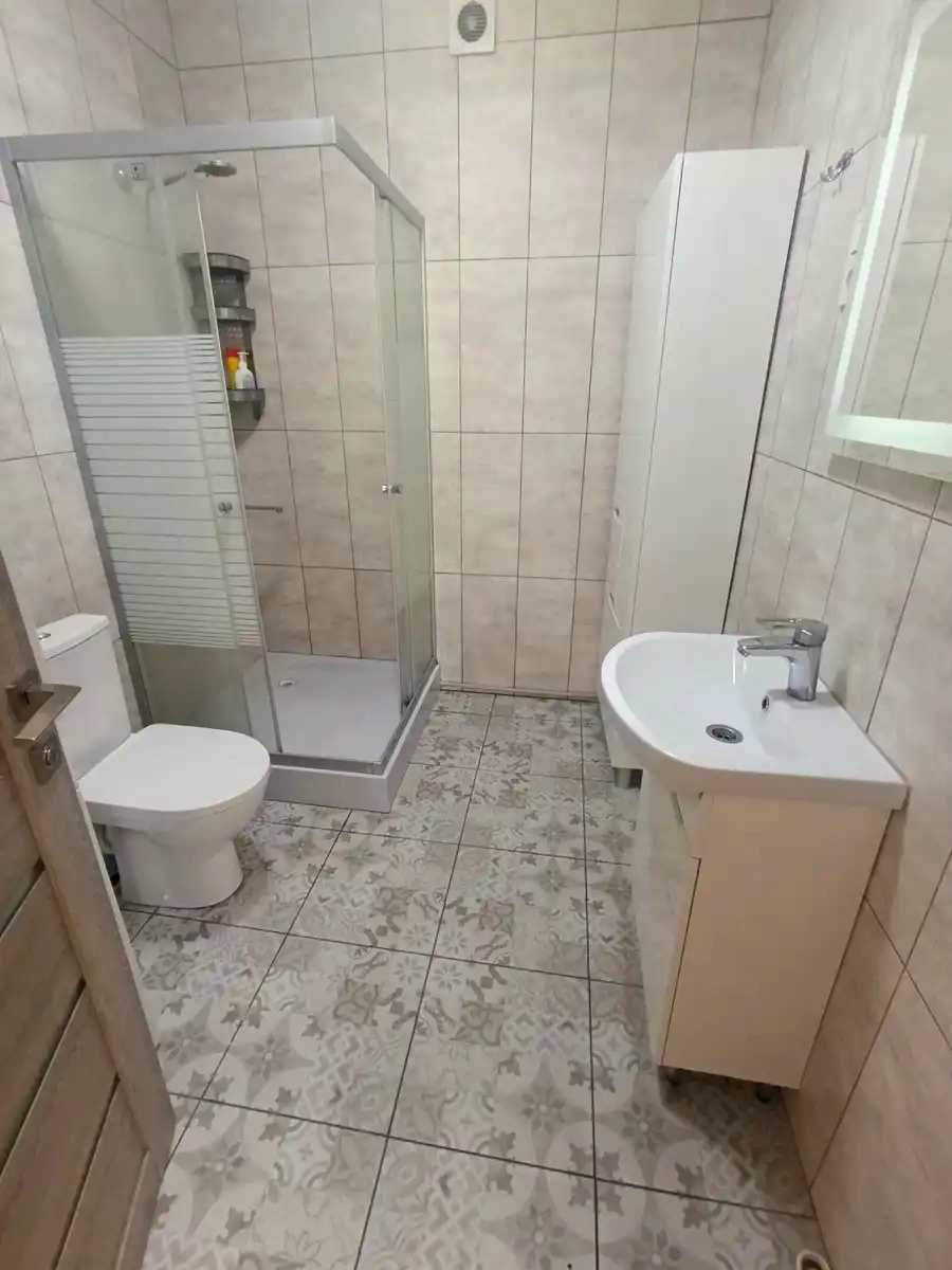 1876755861560421
