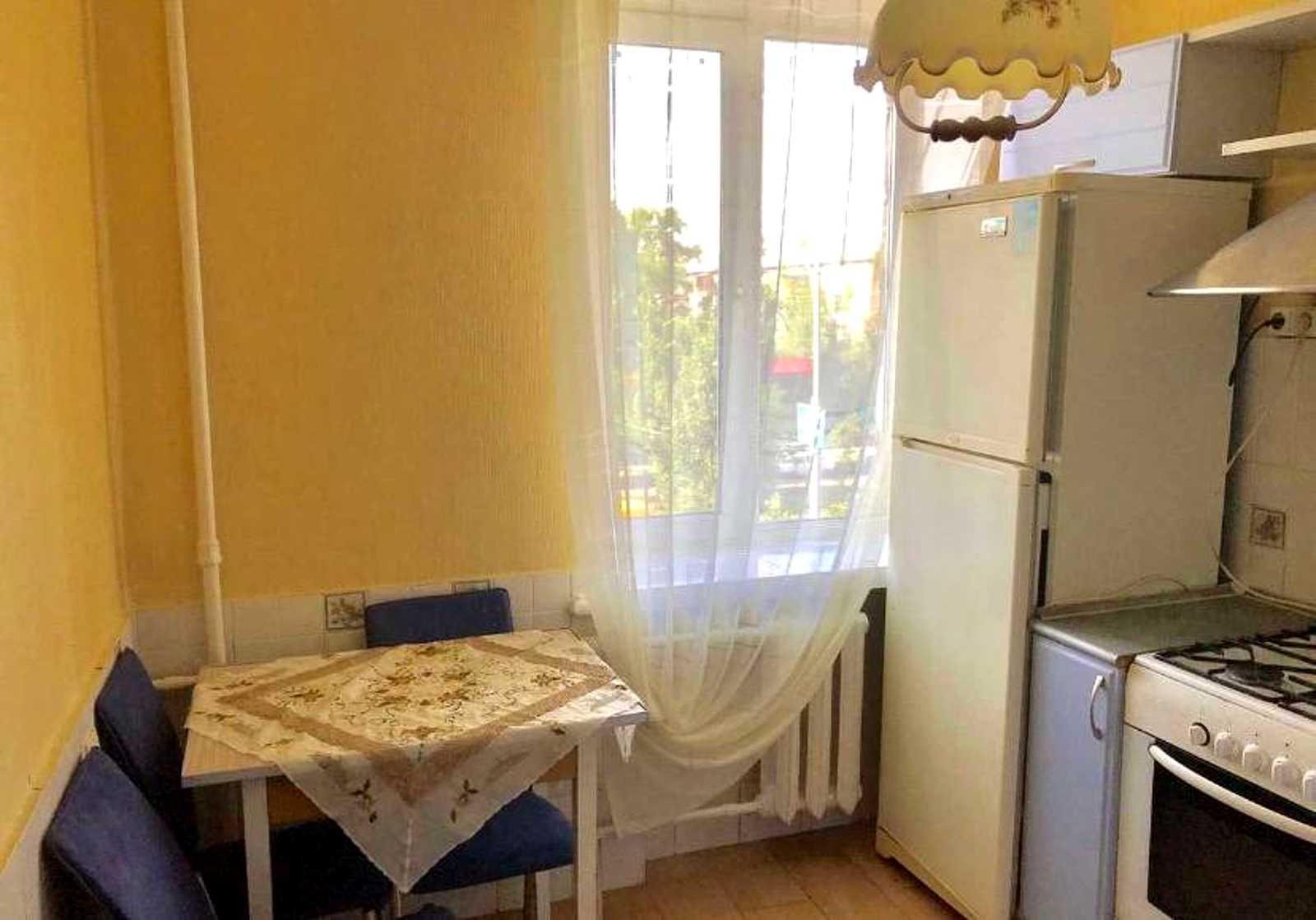 1876756683585072