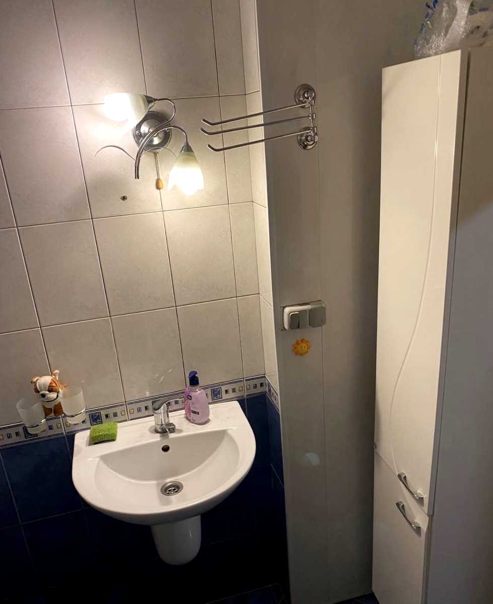 1876769630273872