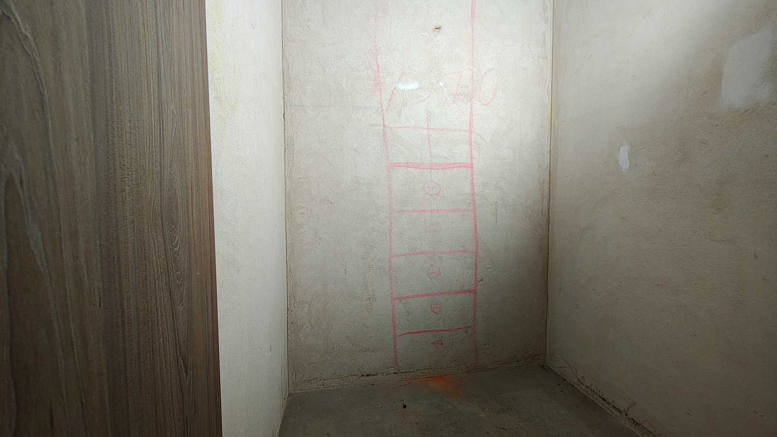 1876770610216557