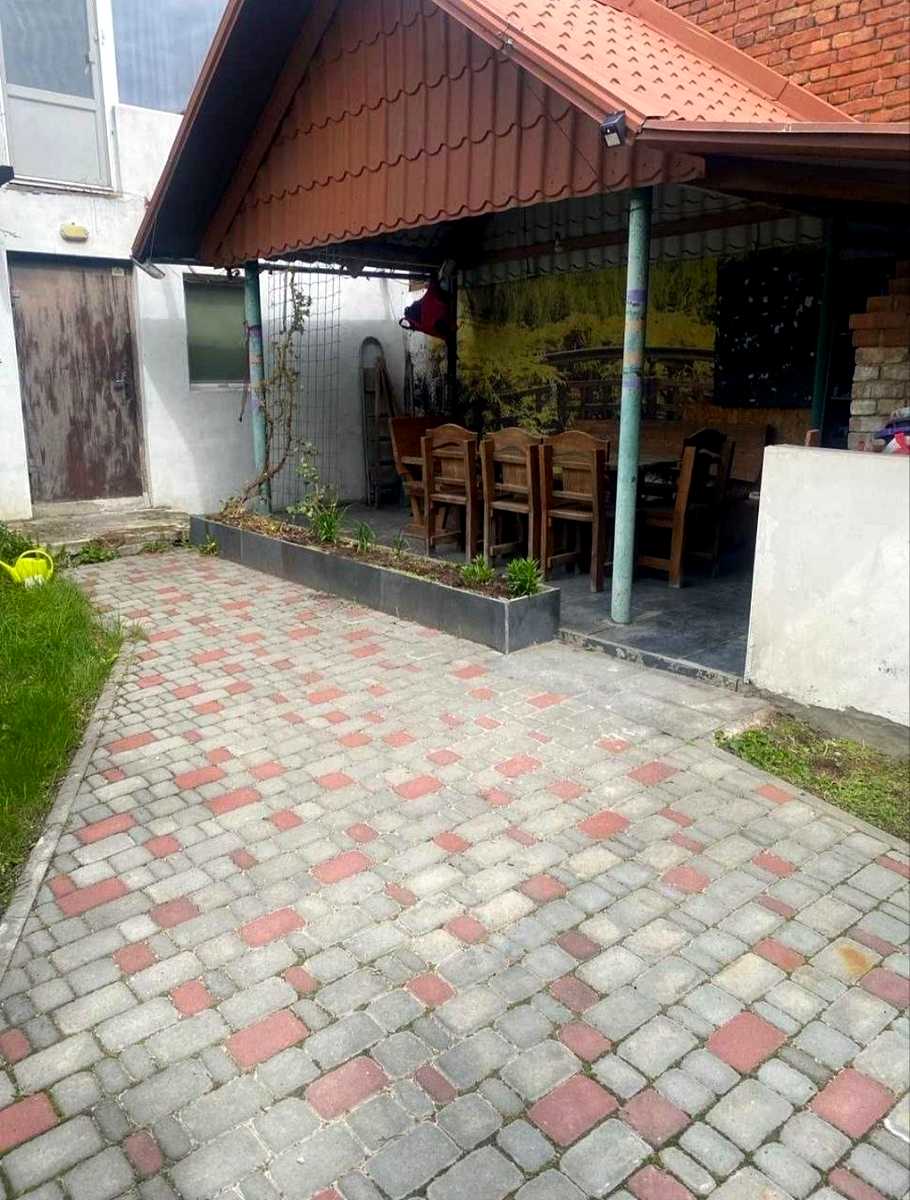 1876779728078749