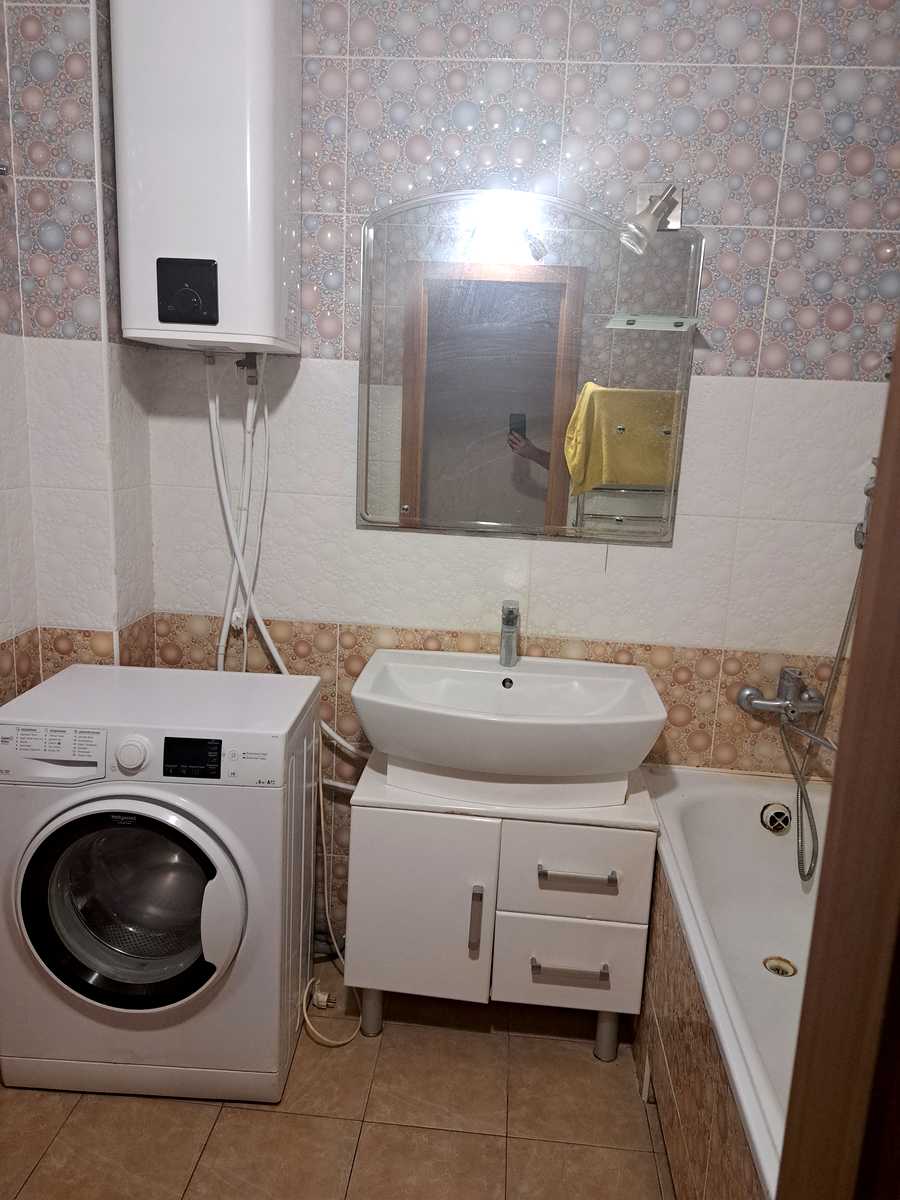 1876831899988552